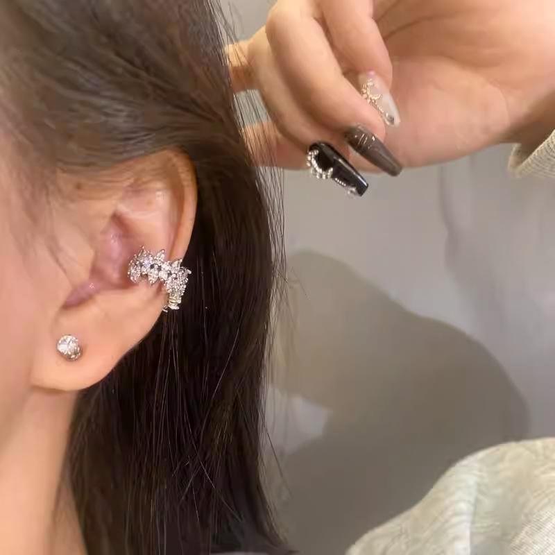 

Zircon flower simple and fashionable ear clips light luxury cold wind temperament exquisite ear bone clips niche high-end earrings women