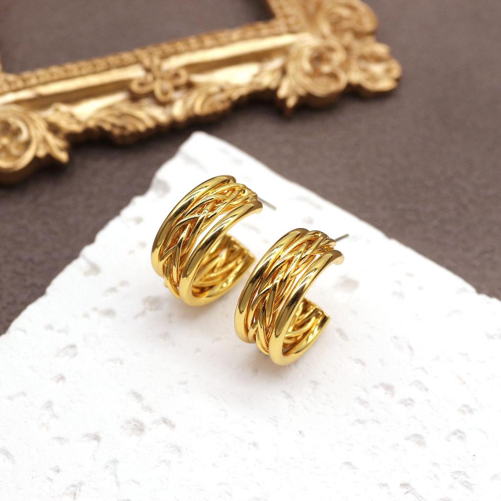 High-End Retro Textured Stud Earrings: Versatile, Luxurious Design for Women