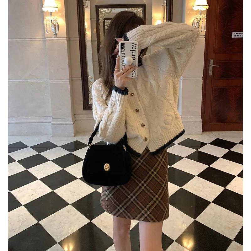 WTEMPO Women's Long Sleeve Short Cardigan Loose Casual Crop Knitted Sweater Crewneck Fall Winter Ladies Button Down Knitwear