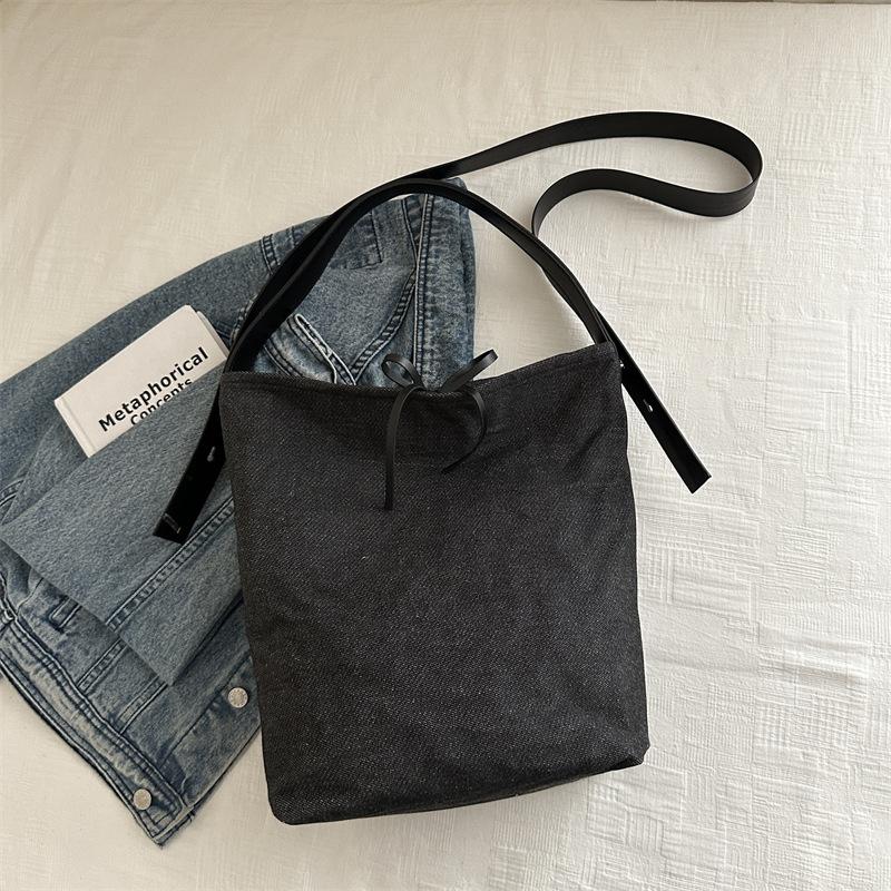 Niche Design Fashionable Bucket Bag Student Commuter Autumn Bag Women's 2025 New Bucket Bag Shoulder Messenger Bag