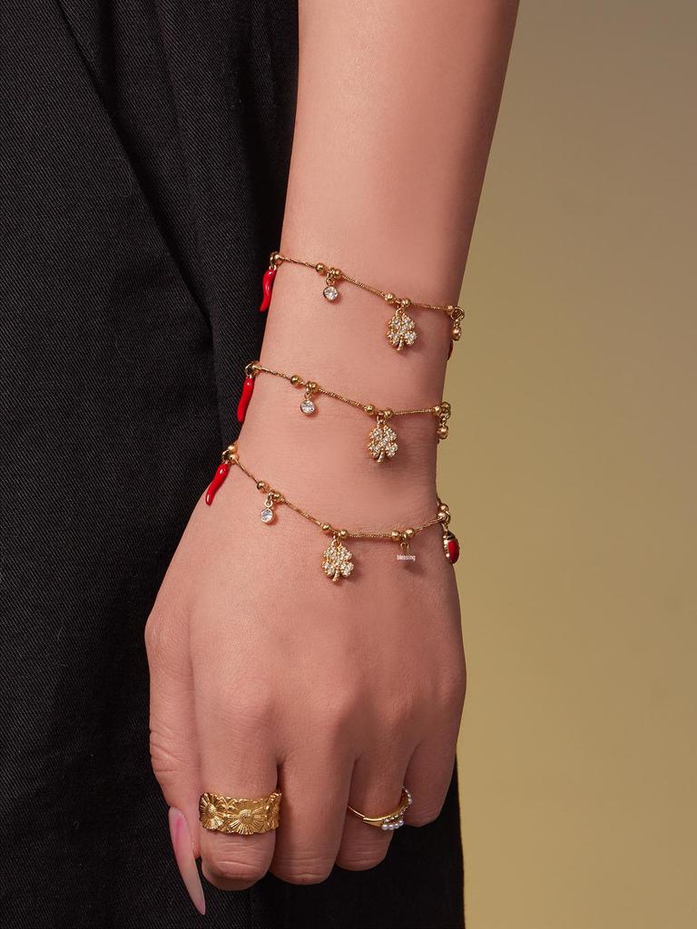 Pulseira com Pingente de Trevo em Aço Inoxidável Banhado a Ouro 18K com Zircônia, Corrente Cobra e Contas