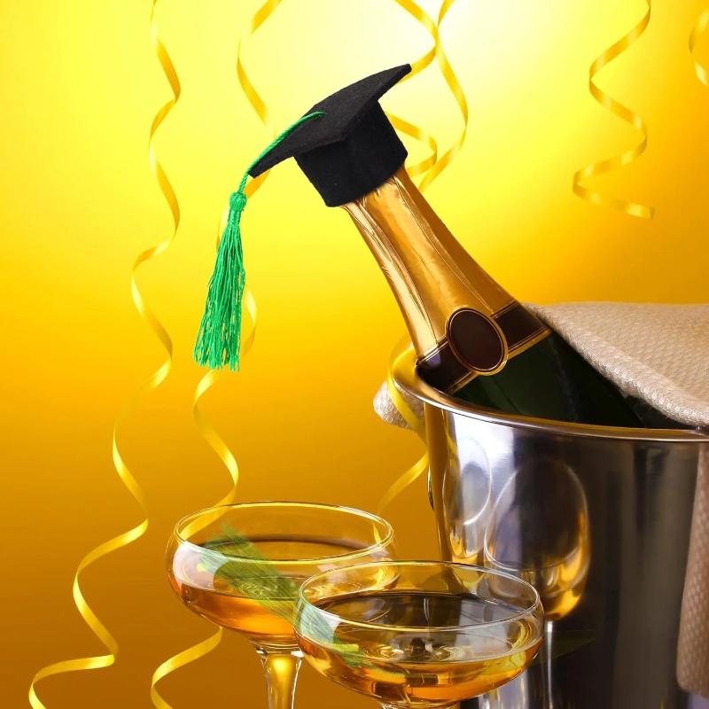 12 db Mini Ballagósapka 2026-os Évfolyam Mini Ballagósapkák Bojtokkal Kis Fekete Ballagási Sapka Palackdísz