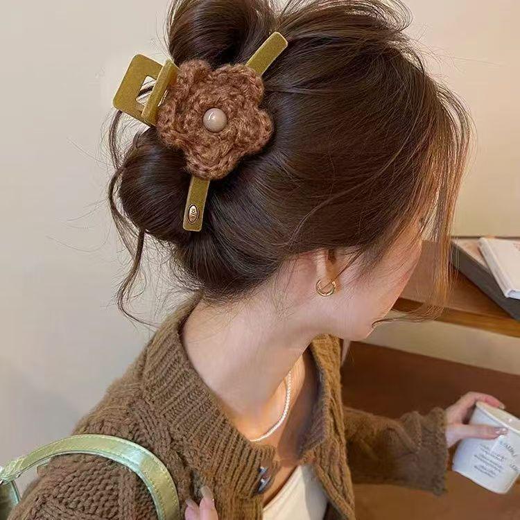 2025 Elegant Wool Flower Claw Clip - Large Winter Hair Accessory