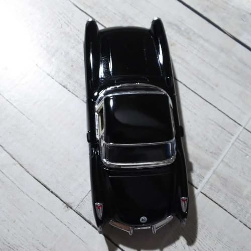 KINSMART134 Chevrolet Corvette 1957 Black Pullback Diecast Car