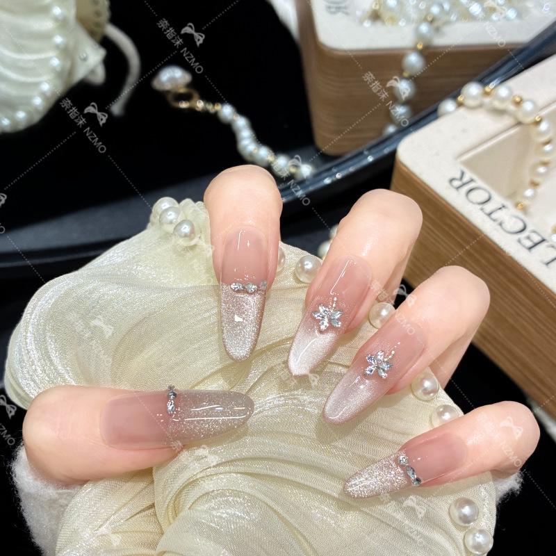 L82 Cat Eye Medium Length Whitening Nails XS (Long Oval)