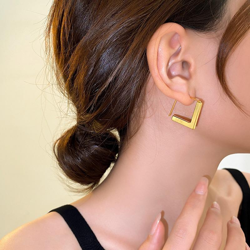 Europa und die Vereinigten Staaten übertriebene geometrische quadratische Ohrringe Modetrend kalter Wind Ohrhaken einfache Ohrringe Großhandel