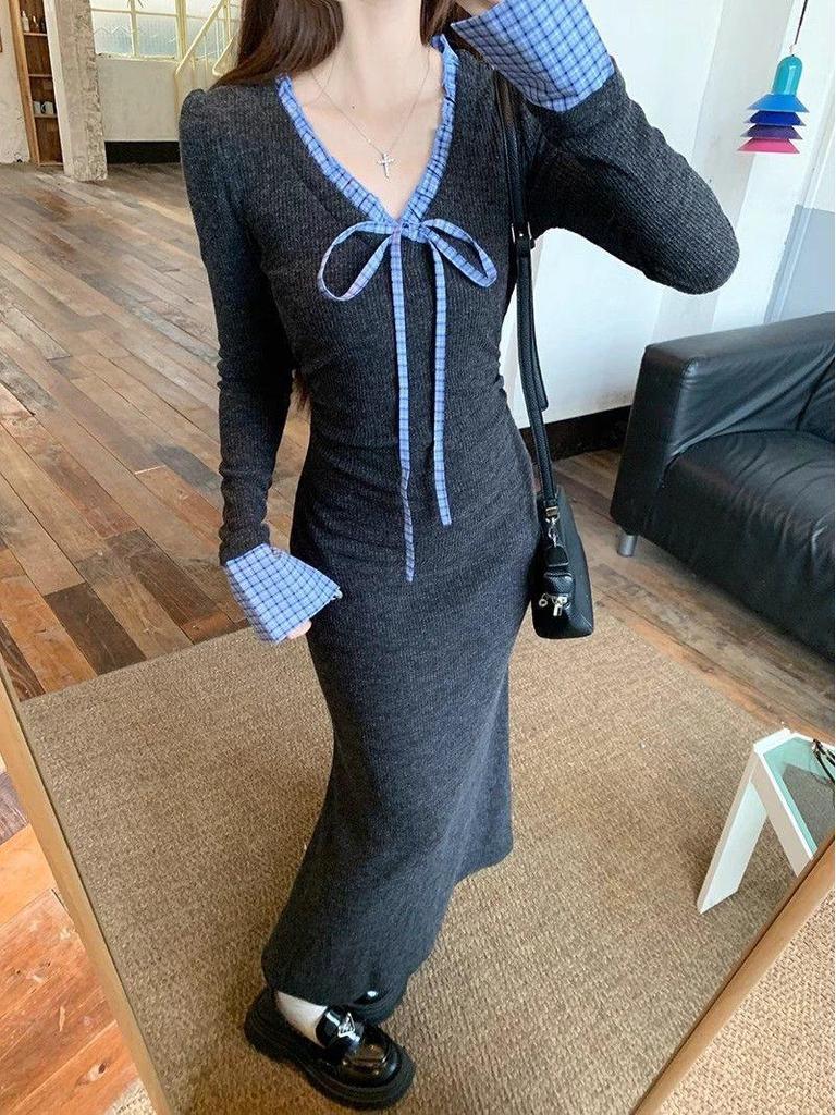 2025 Autumn Women's French Knit V-Neck Fishtail Dress - Stylish, Hip-Hugging Miu-Inspired Long Outfit