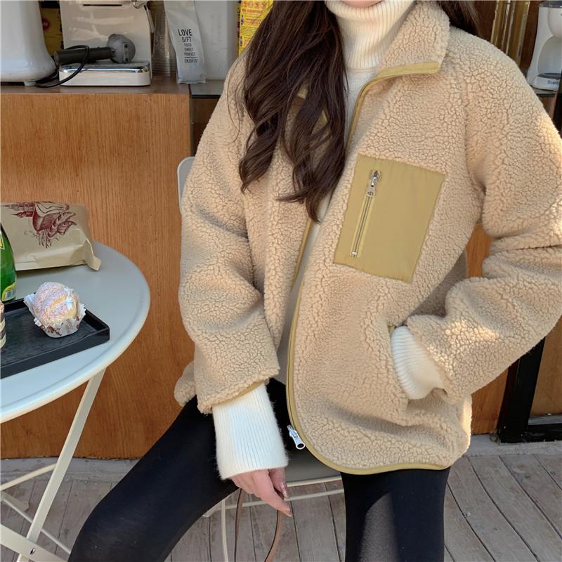 

Новая женская плюшевая куртка на молнии с воротником-стойкой для осени и зимы, свободная и стройнящая, из овечьей шерсти с цветными блоками 2XL бежевый