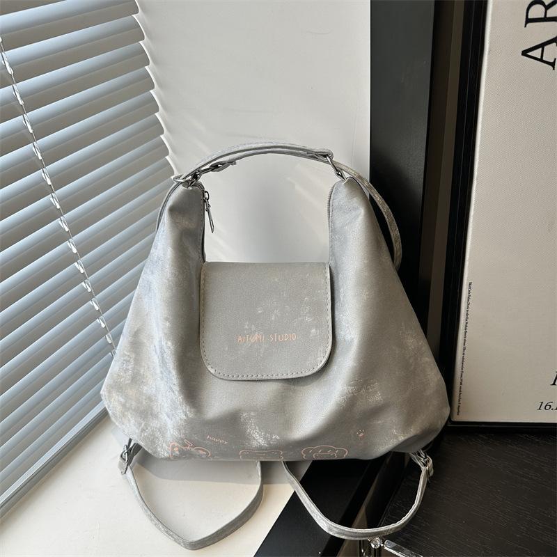 

Sweet girl bag 2025 new cute foreign niche shoulder bag casual simple texture versatile backpack серебряный