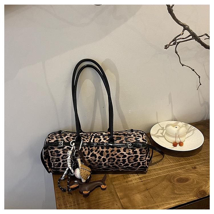Modische Baguette-Tasche mit Leopardenmuster und großer Kapazität für den Pendler, tragbare Umhängetasche mit hohem Tragekomfort