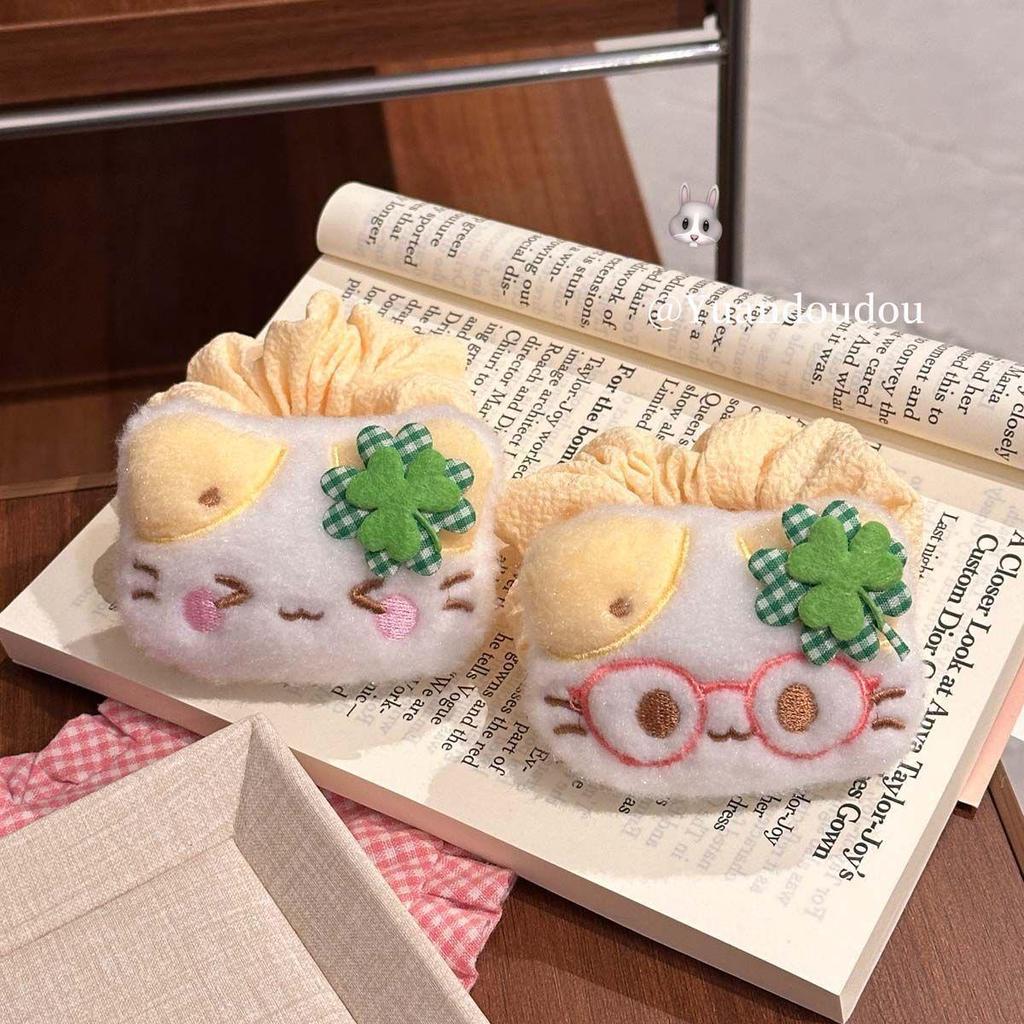 Glücksklee Kätzchen Scrunchie: Niedliches Cartoon-Katzen-Haargummi für Schüler