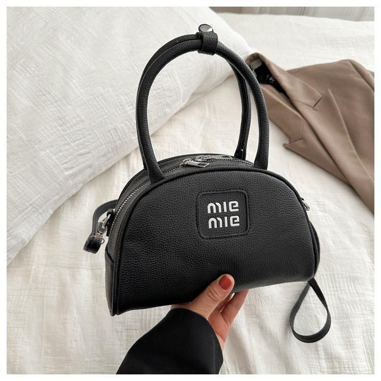 Fashionable Winter Urban Style Pu Leather Women s Handbag With Zipper Closure чёрный