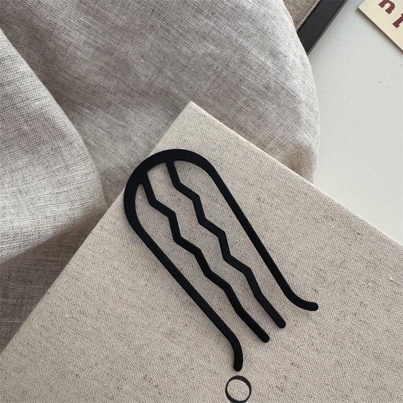 

Ленивая заколка: Металлическая расческа-вставка для профессиональной укладки