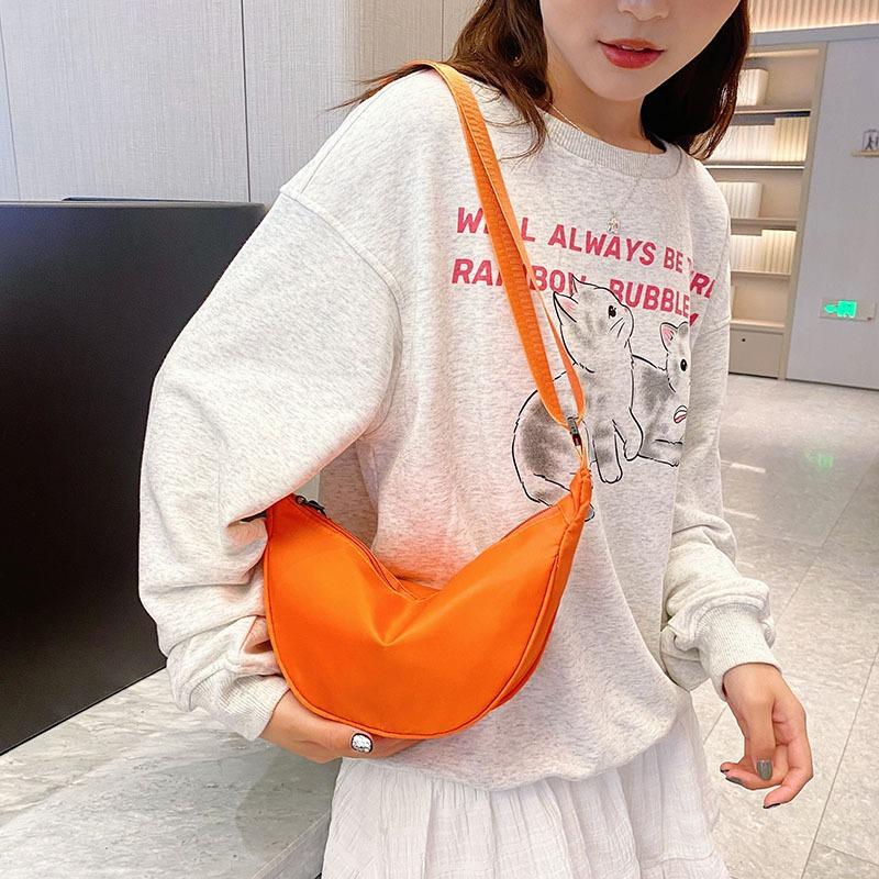 Strukturierte Damen-Umhängetasche neuer leichter Sportstil lässige kleine Umhängetasche vielseitige Unterarm-Schulter-Knödel-Tasche