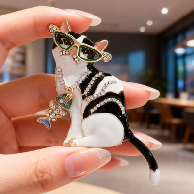 Brosche Funkelnd mit grüner Sonnenbrille Fischanhänger Strass Katze Brosche Anstecknadel Öltropfen Emaille Tier