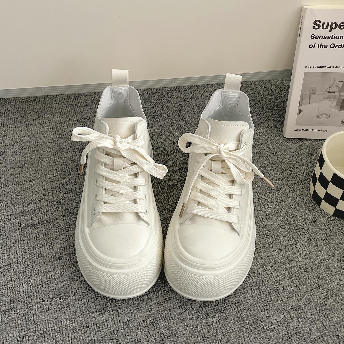 

Белые популярные кроссовки на толстой подошве, увеличивающие рост, универсальные, маленькие белые туфли женские 2025 новые осенние, для ношения с юбкой, дышащие, повседневные кеды 40 белый