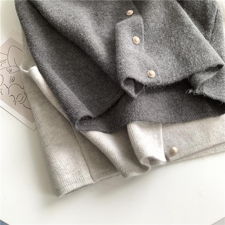 Korean-Style Slimming Knitted Vest with Gold Buttons - Women's Round Neck, Loose Sleeveless Top