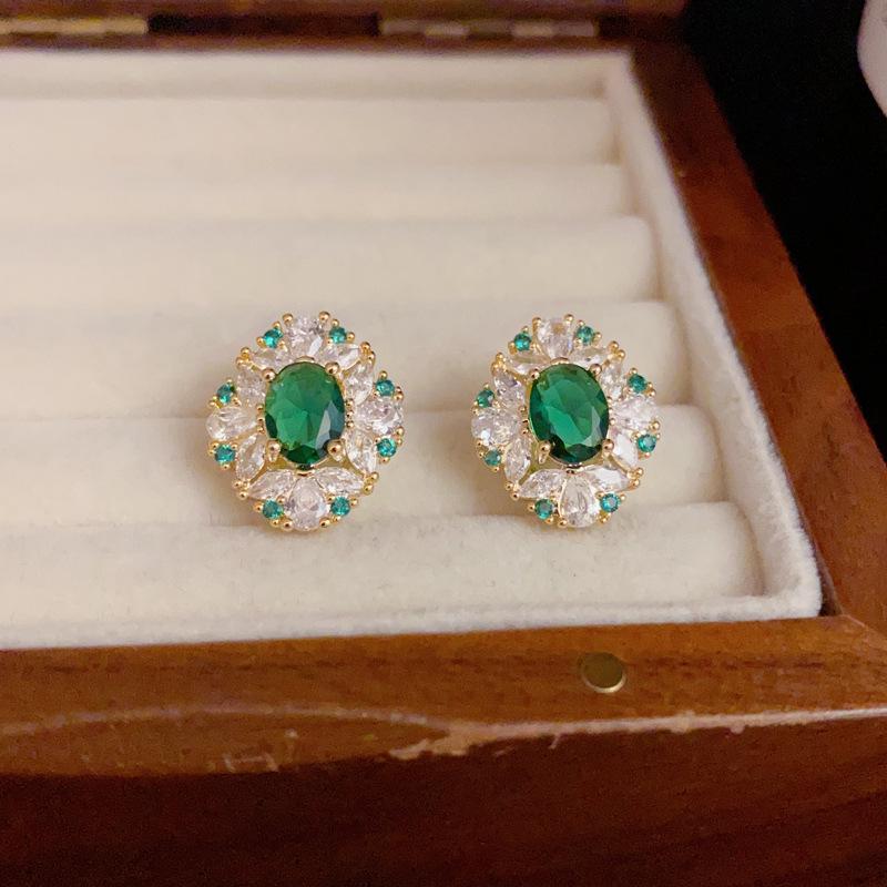 Emerald Zircon Rhombus Stud Earrings: Retro, High-End, Versatile S925 Silver Needle for a Fashionable, Super Flash Look