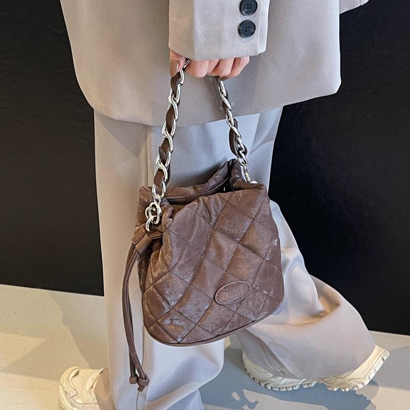 Rhombus chain women's bag new simple texture portable bucket bag niche versatile shoulder messenger bag