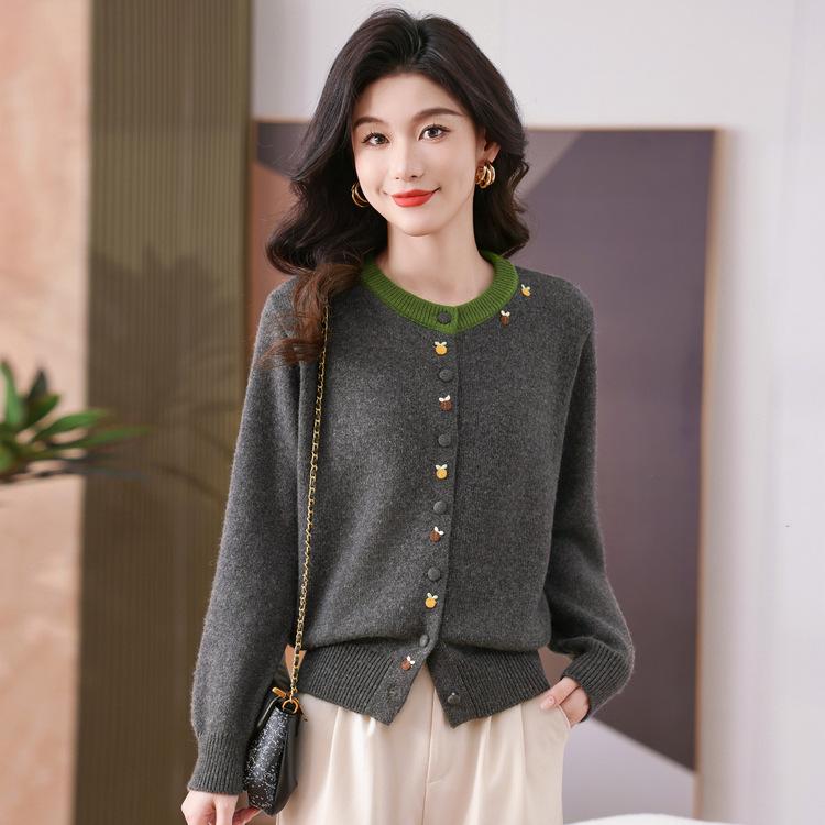 Spring and Autumn New Women's Color Matching Knitted Sweater Cardigan Sweater Crew Neck Small Jacket Short Thin Top