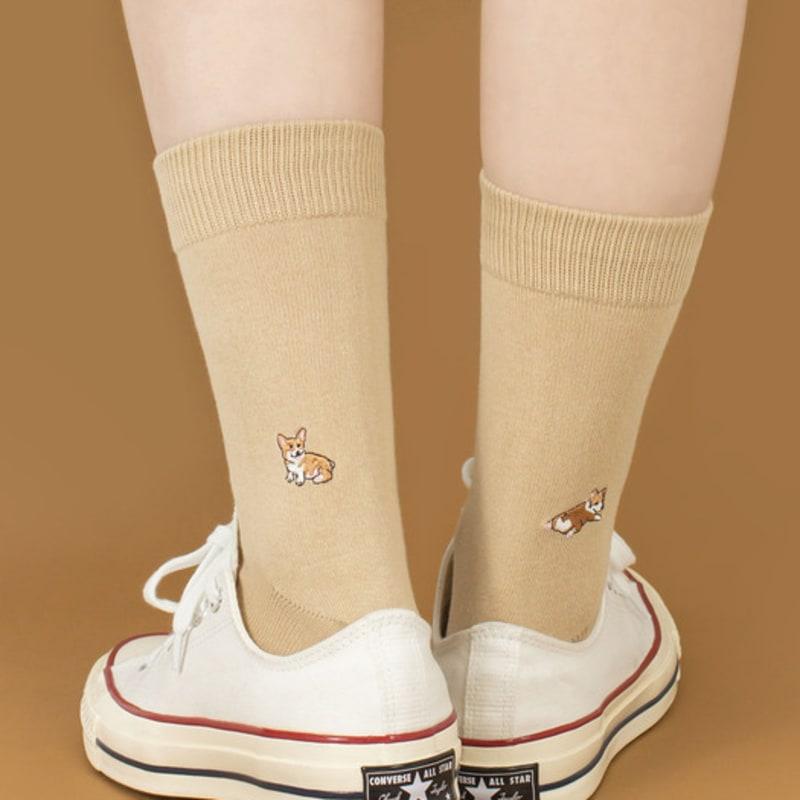 SNOOZY Welsh Corgi Puppy Embroidered Socks (Dark Beige)