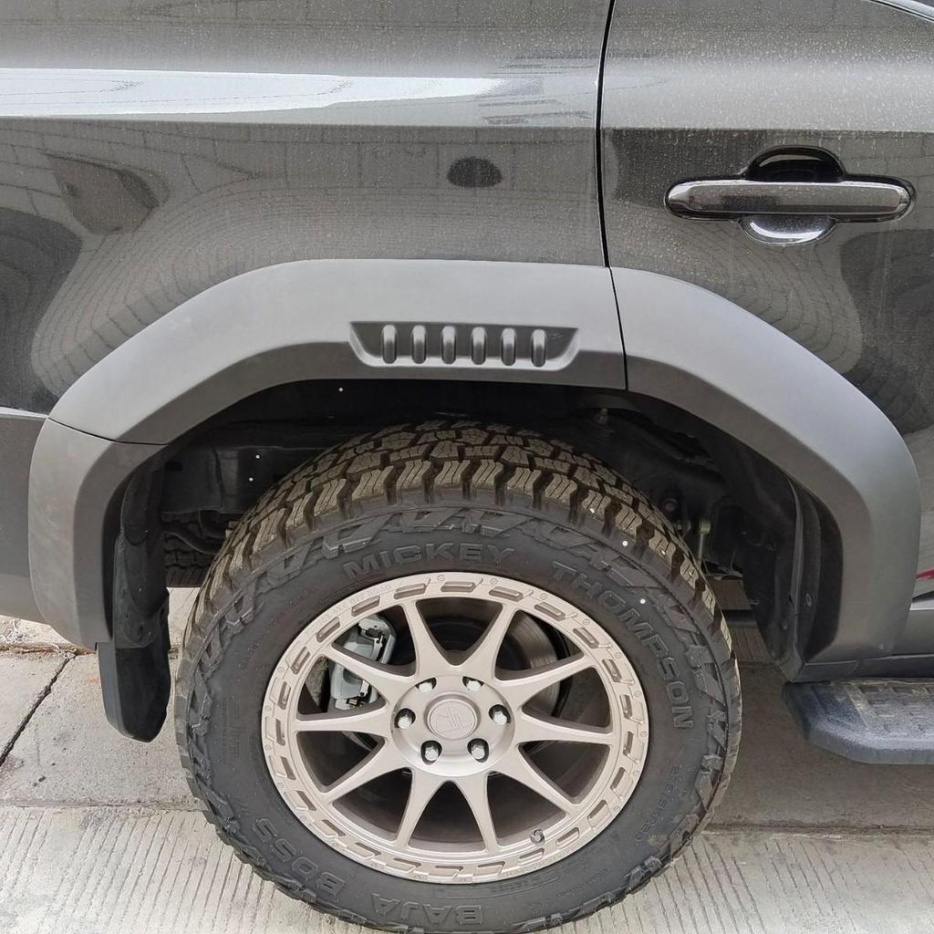 Prado LC250 Fender Flares Wheel Arch: Custom Modification, Widened and Thickened for Enhanced Installation