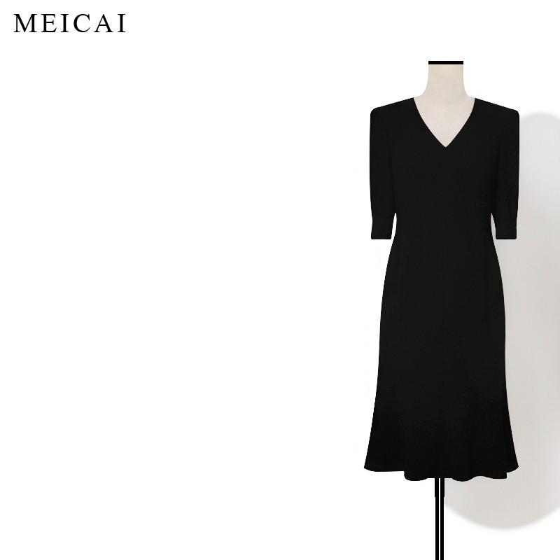 

Meicai Heroine Series Black Triacetate V-neck Elegant 3D Cut Dress L (116-125 jin)