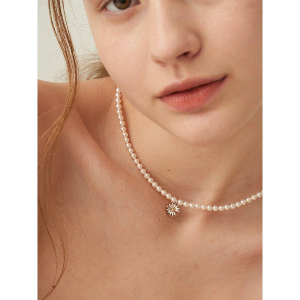 Daisy Delight Pearl Necklace / Pearl Necklace