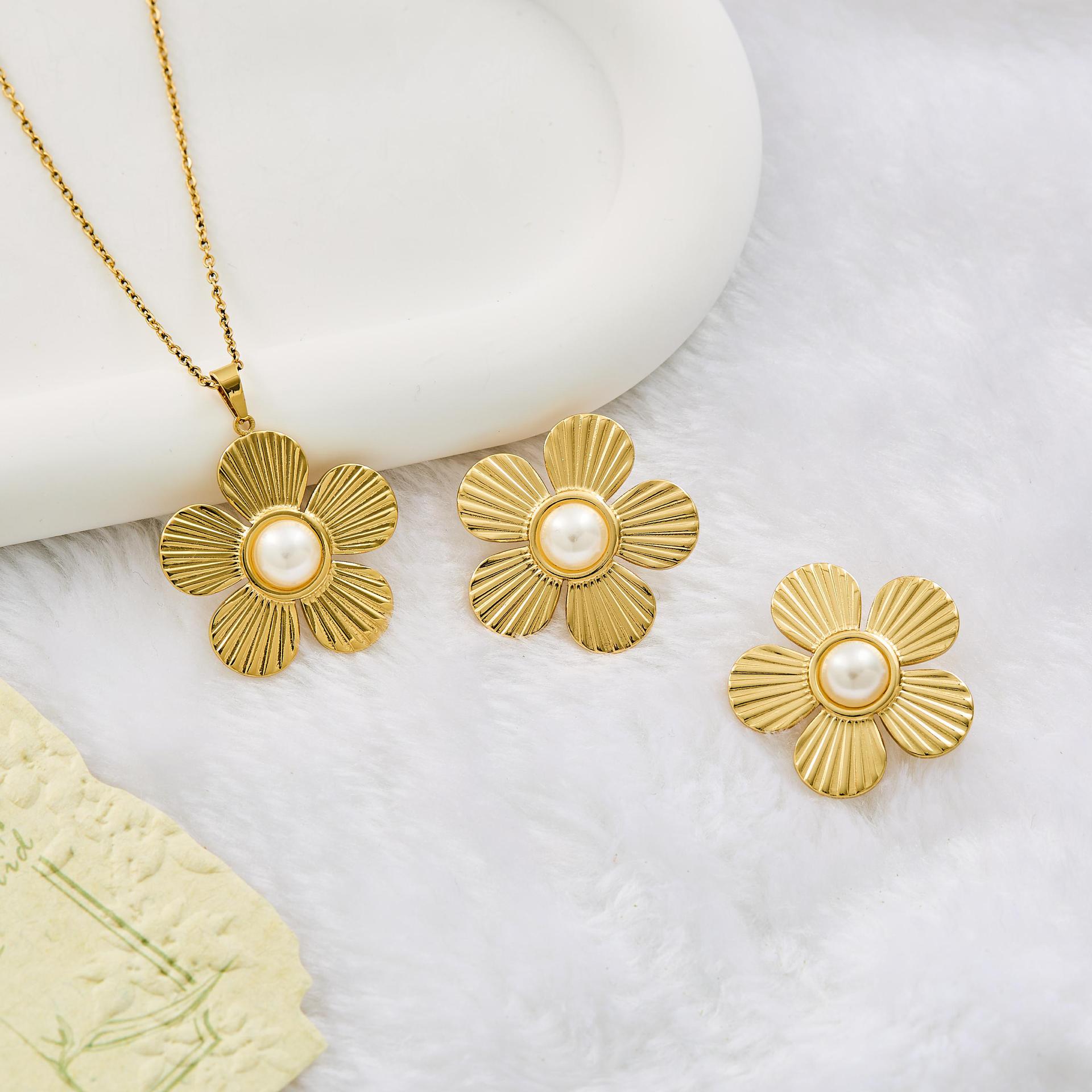 Элегантный комплект жемчужных украшений: Неправильный дизайн бабочки с универсальными серьгами и колье