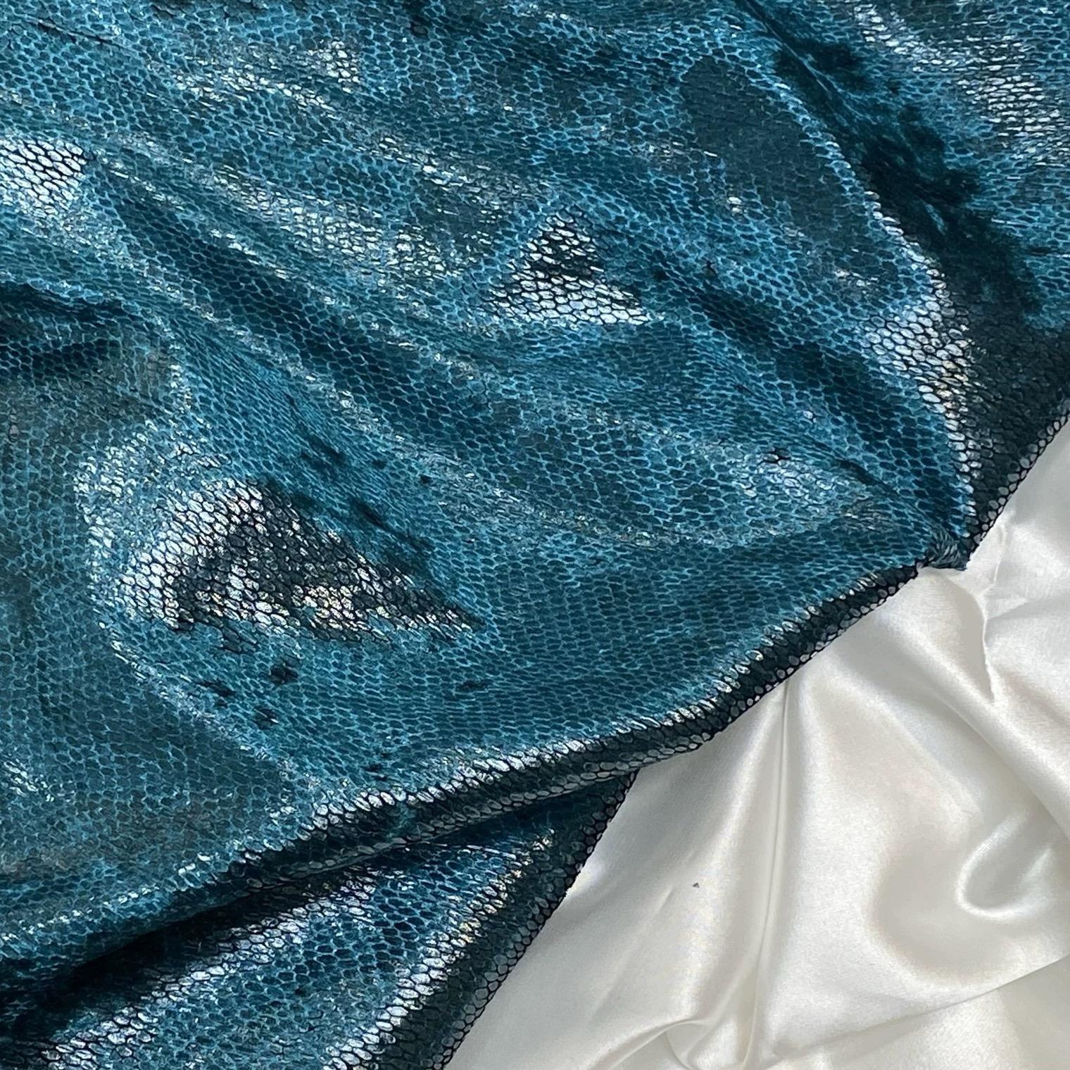 

Glossy Shiny Snake Skin Textured Elastic Velvet High-end Elegant Cheong-sam Dress Bag DIY Sewing Fabrics Red Blue Pink Yellow 145cm&100cm peacock синього кольору