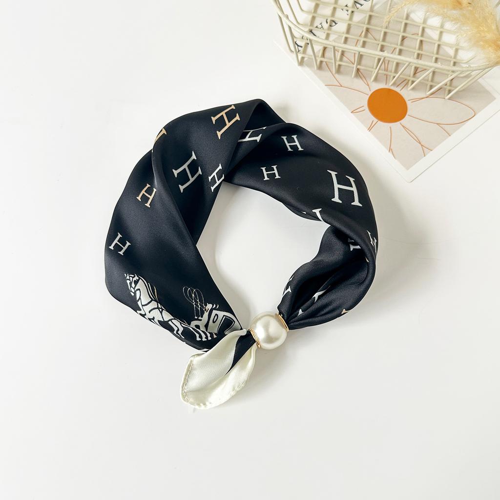 Scialle Semplice in Seta con Stampa Anacardi Piccola per Primavera ed Estate Collana Sottile di Perle Sciarpa Triangolare Magnetica Ciondolo Sciarpa in Seta Sciarpa con Ciondolo