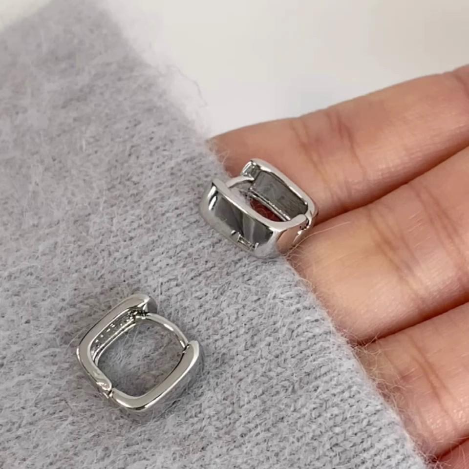 

Japanese & Korean S925 Silver Square Earrings - Stylish, Comfortable, Non-Remove Design for Men & Women