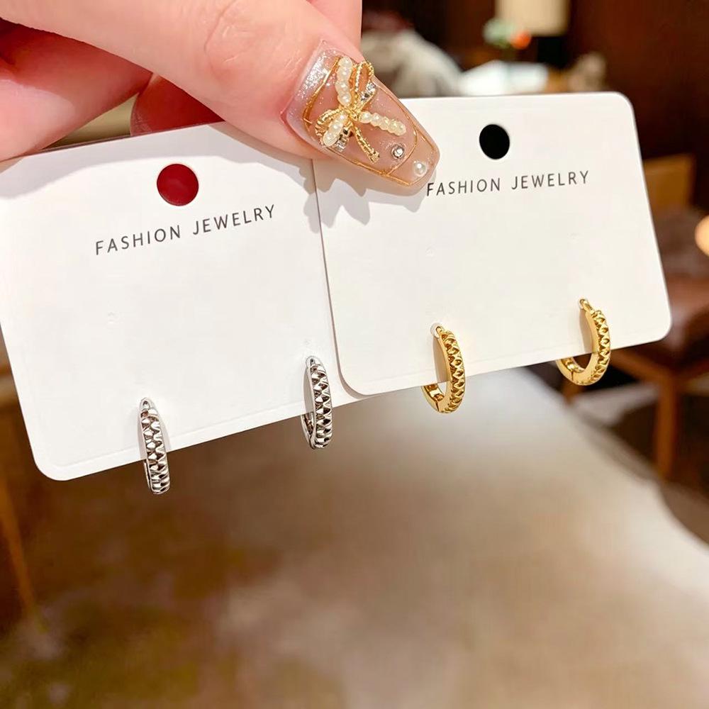 European & American Chic Irregular Ear Cuff: Women's Exquisite Fashion Temperament Luxury Earrings