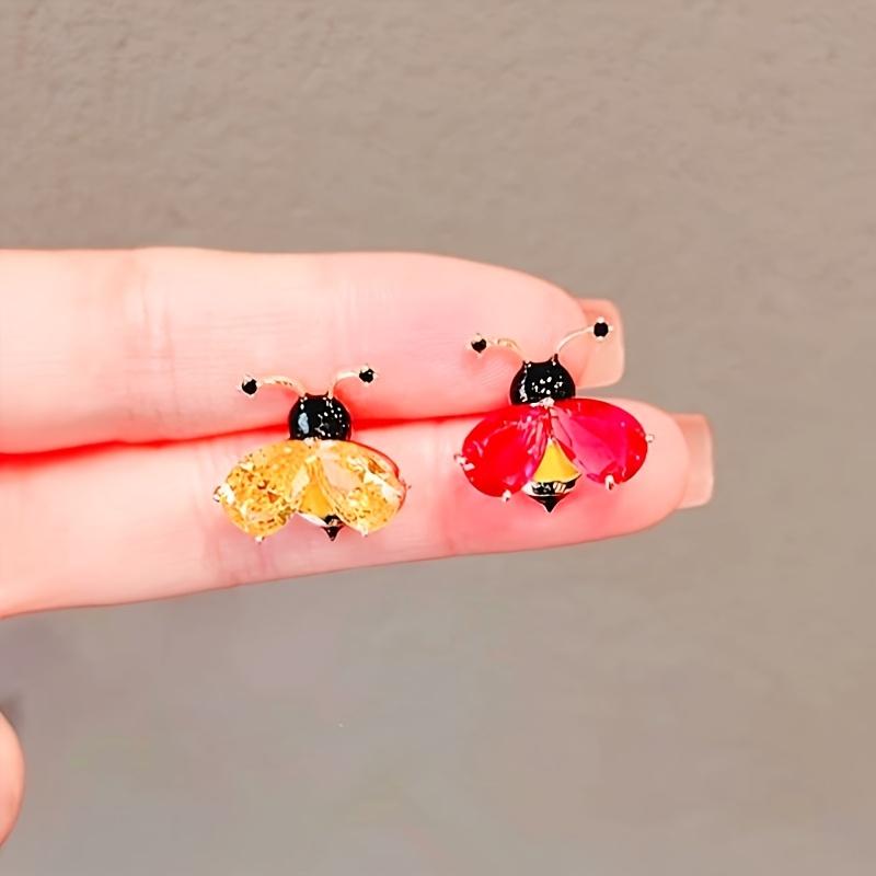 1PC Fashionable New Cute Insect Bee Brooch, Elegant High-end Clothing Matching, Scarf Decoration, Festive Gifts for Relatives and Friends
