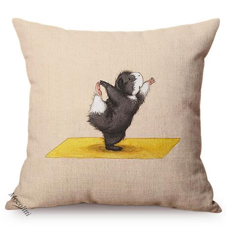 Small Animals Practice Yoga Posture Pattern Pillow Case Cute Squirrel Funny Perform Decoration Kid'S Room Sofa Bed Cushion Cover