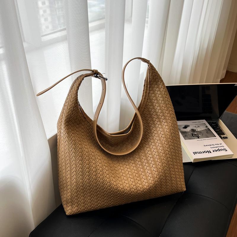 Retro Woven Pattern Bag Women's Autumn and Winter Commuter Shoulder Bag Casual Large-capacity Tote Bag