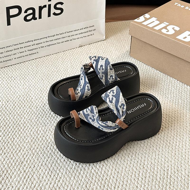 Premium comfortable toe slippers women's summer new fashion design flat open-toed beach vacation cool slippers