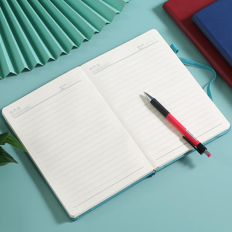 "Quaderno A5 Rigido con Cinturino in PU, LOGO Personalizzabile, Design Fresco e Semplice"