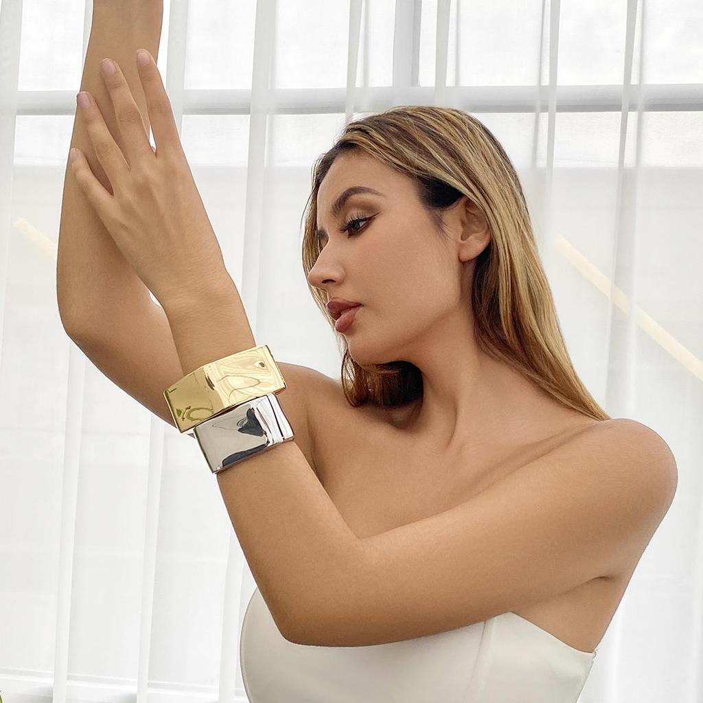 Gold Plated Alloy Bangle Bracelet European Style Anti-Fade Elegant for Women
