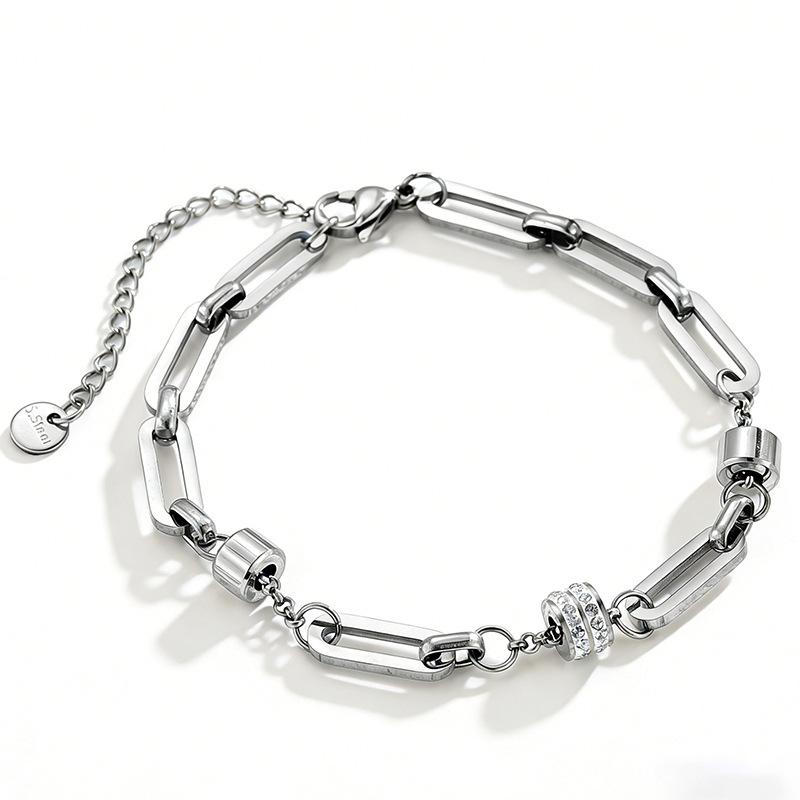 

Simple and elegant elliptical bracelet titanium steel bracelet, suitable for all seasons as a versatile accessory.