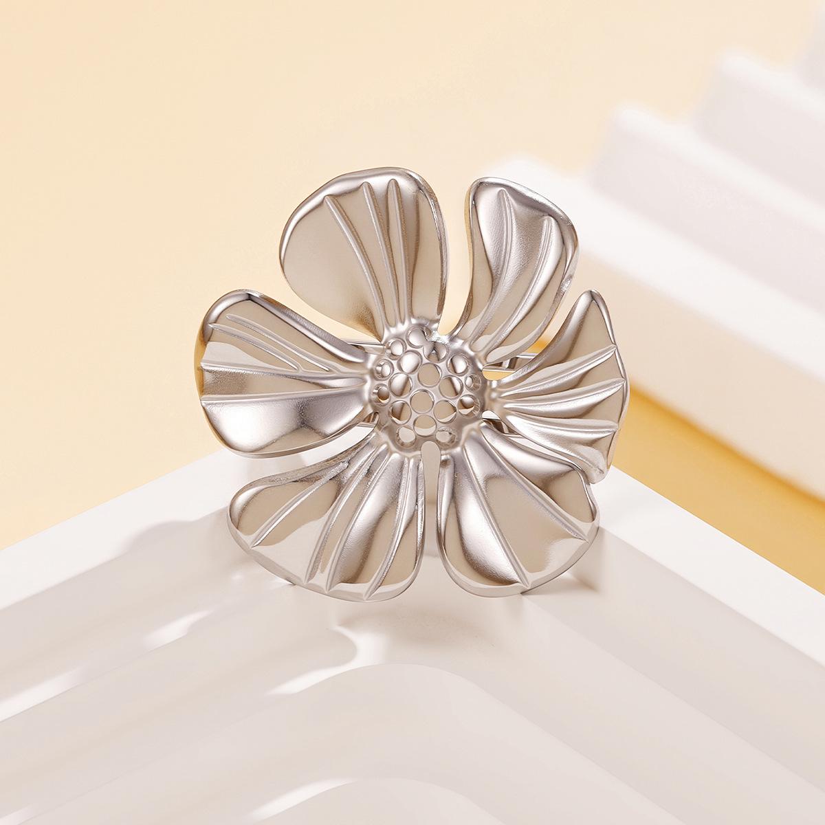 Gold-Plated Daisy Flower Open Ring in Stainless Steel