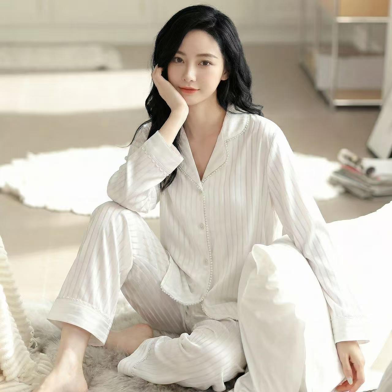 

Women s High-End Ice Silk Pajama Set: Pearl-Inlaid Fragrance Style with Lace, Hollowed-Out Long Sleeve Top & Long Pants. Medium білий