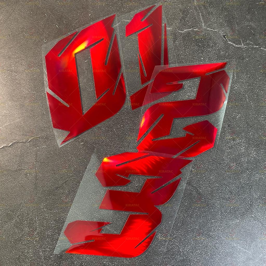 2 Stück Roter Laser Motorradnummer Aufkleber Wasserdicht für Motorradhelm Verkleidung Kraftstofftank Roller Karosserie Universelle Vinyl Aufkleber