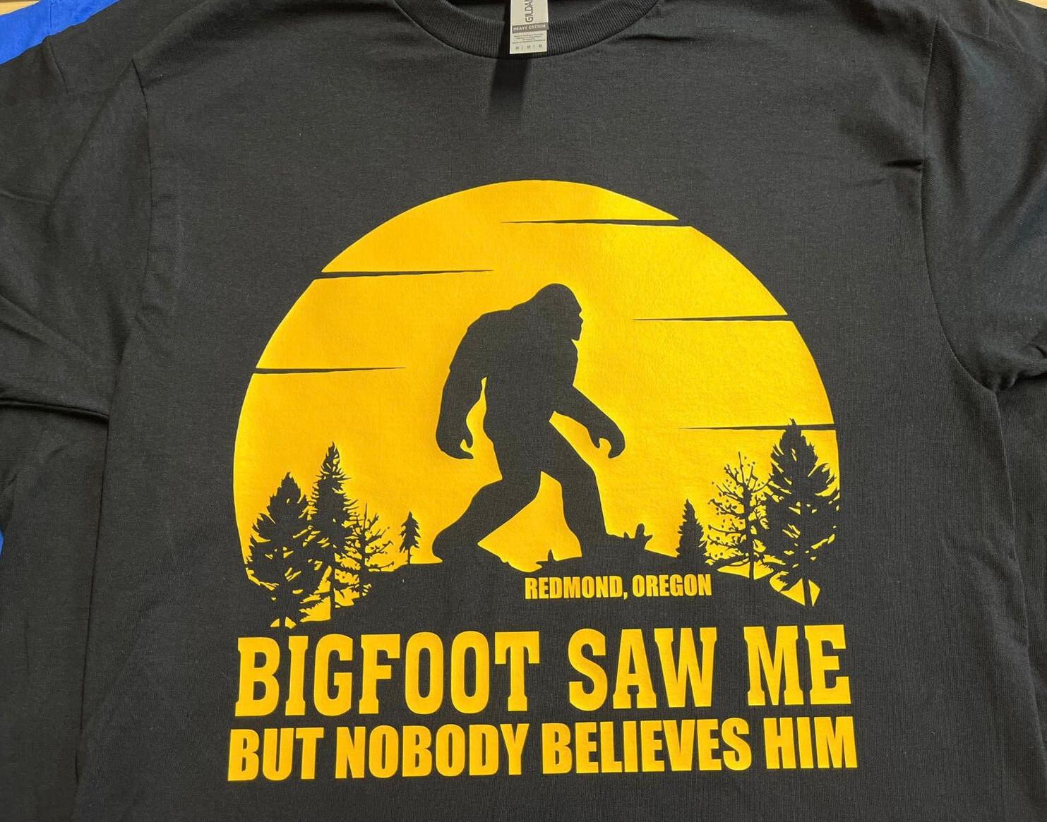 Redmond Oregon T shirt tee Mountains Big Foot Funny Pacific Northwest L