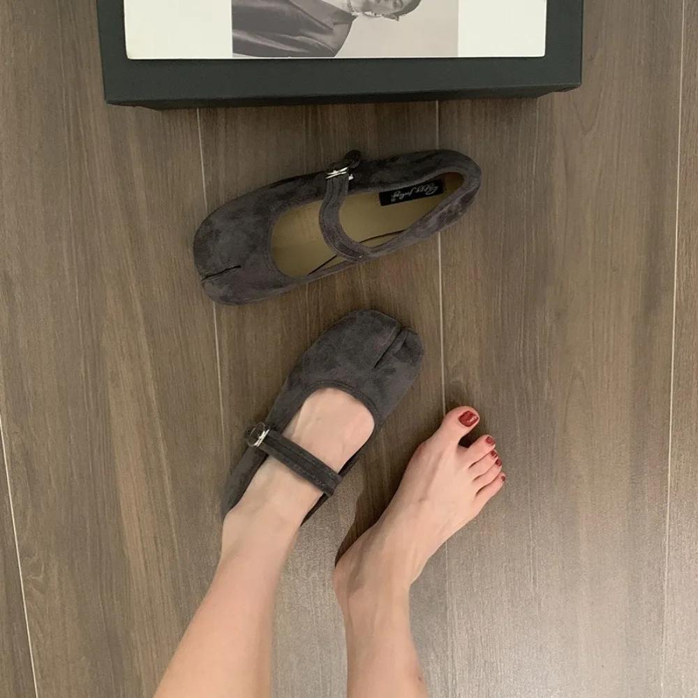 Fashion 2024 New Brand Women Spilt Toe Flats Round Toe Shallow Slip on Ladies Casual Ballet Shoes Soft Leather Eelgant Dress Shoes