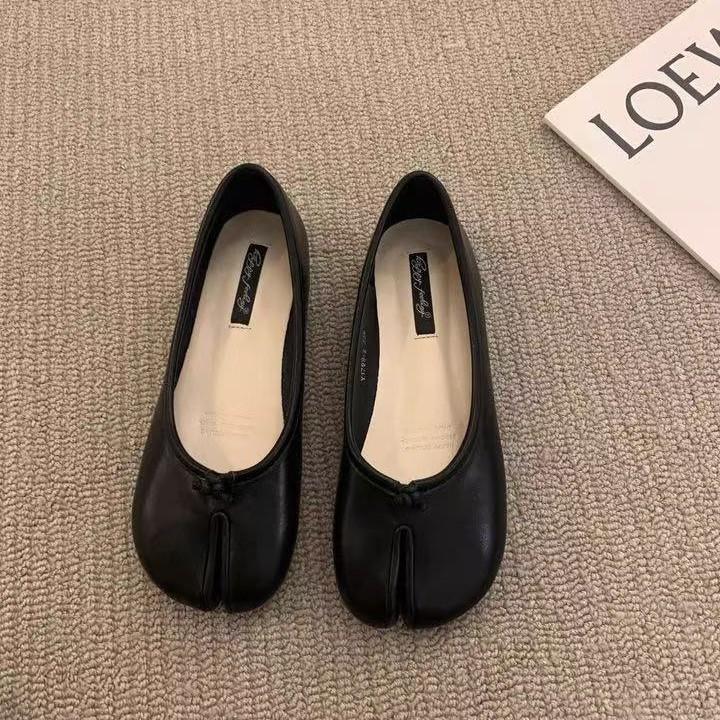 Scarpe da donna a punta divisa a zoccolo di maiale Doudou a fondo piatto scarpe primaverili e autunnali scarpe a barchetta con punta divisa per pollice zoccoli di maiale scarpe da donna rosse