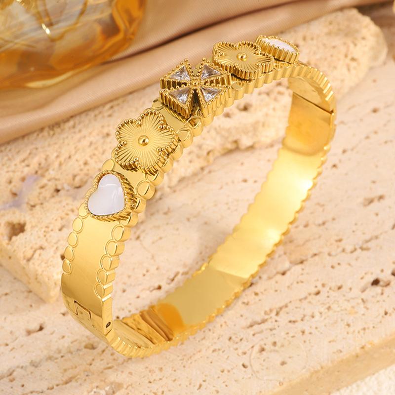 Light Luxury Style Love Four-leaf Flower Women s High-definition Flower Jewelry Bracelet 17CM