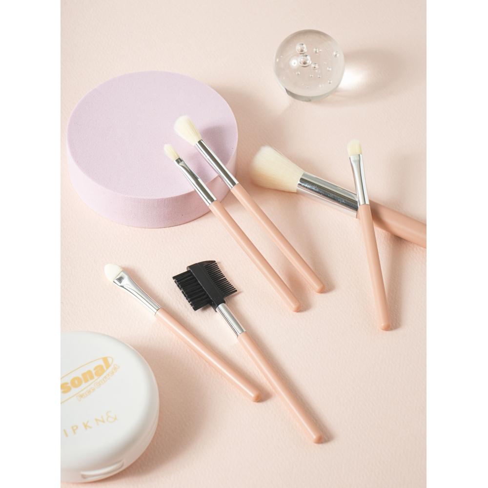 Daiso 6 Piece Makeup Brush Set