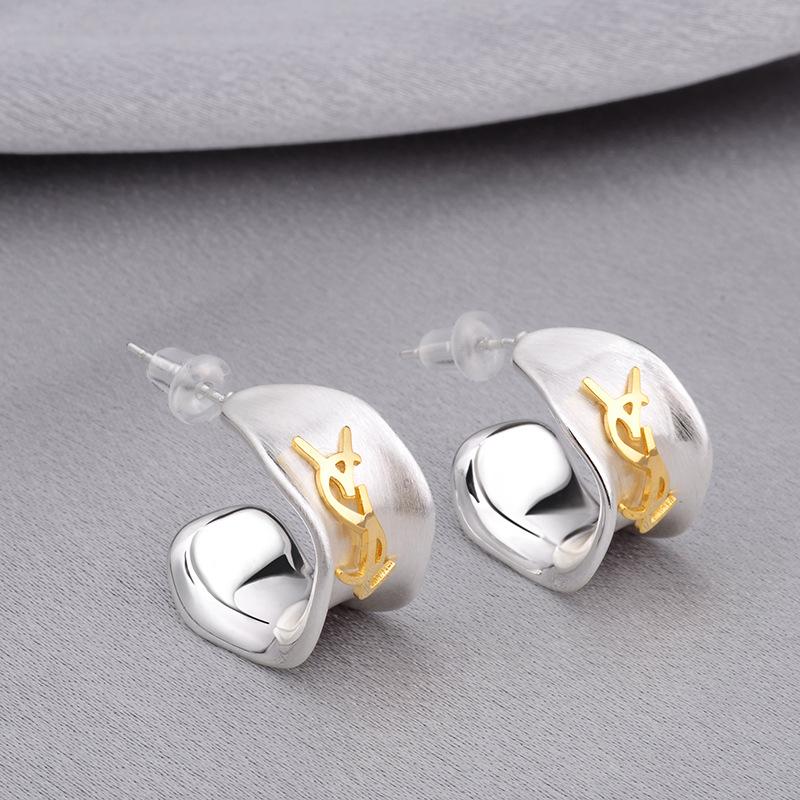 Vintage Metallörhängen med Nitar, Retro Hängande Örhängen med Bokstäver, Borstad Yta, Designade Statement-örhängen