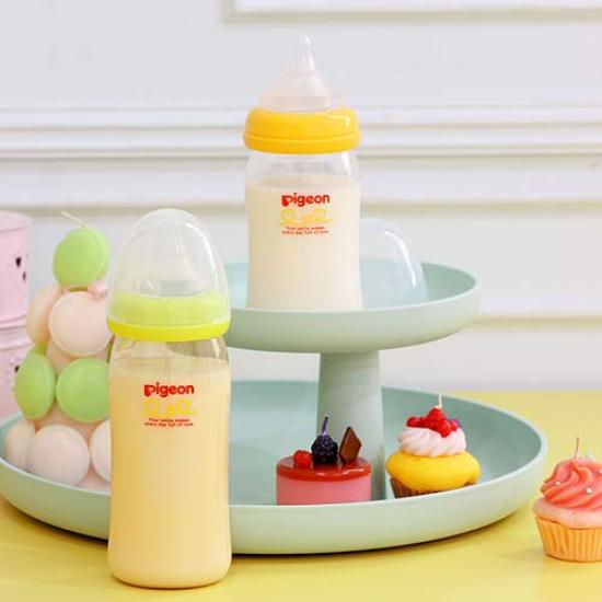 Pigeon Breastmilk Feeling Baby Orange for Ages 0 Months and Up Nipple Is for Ages 3 Months and A Baby Bottle That Will Definitely Support 1 Bottle